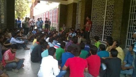 होटल नहीं होस्टल चाहिए! पढने का अधिकार चाहिए!!