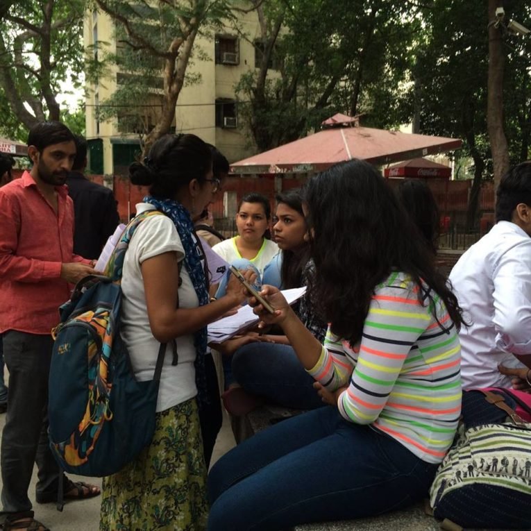 होंडा मज़दूरों के समर्थन में डी. यू. में हस्ताक्षर अभियान