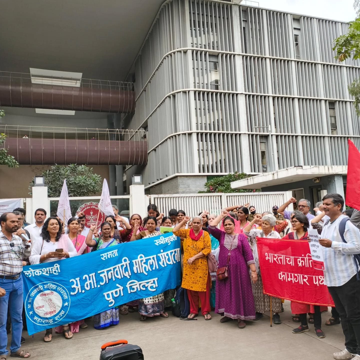 कोथरूड पोलिसांनी केलेल्या तरुणींच्या लैंगिक आणि जातीय छळाच्या प्रकरणाचा निषेध